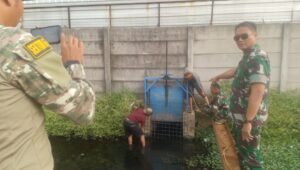 Saluran Pembuangan Limbah Domestik Kawasan De Terra Prima ditutup Satgas Citarum Harum, Jalu : Pimpinan Kami Sempat Bertanya, Apakah Saluran Kita masuk ke Sungai Citarum? Penutupan saluran pembuangan limbah, Kawasan De Prima Terra, Satgas Citarum Harum Sektor 6, Sungai Citarum, Pencemaran lingkungan, Tindakan pencegahan limbah, Limbah domestik dan industri, Revitalisasi Sungai Citarum, Peraturan Presiden No. 15 Tahun 2015, Respons pengelola kawasan, Pemberlakuan sanksi limbah cair, Kolonel Infanteri Yanto Kusno Hendarto, Upaya mitigasi pencemaran, Penanganan limbah di Tegalluar, Perbaikan pengelolaan limbah, Kendala dalam penanganan limbah, Kerjasama pemerintah dan swasta, Pemberitaan lingkungan terkini,Dampak sampah terhadap Sungai Citarum,Keberlanjutan lingkungan di Kabupaten Bandung