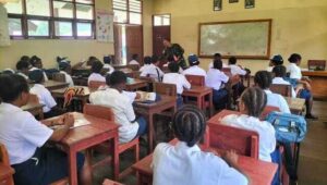 Meningkatkan Kesadaran Kesehatan di Perbatasan RI-PNG: Penyuluhan Kesehatan oleh Satgas Yonif 310/KK penyuluhan kesehatan, Satgas Yonif 310/KK, perbatasan RI-PNG, meningkatkan kesadaran kesehatan, kesadaran menjaga kesehatan