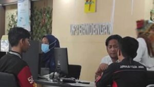 pembayaran listrik PLN, ditalangi, klarifikasi PLN, tunggakan pelanggan, kebijakan pembayaran PLN