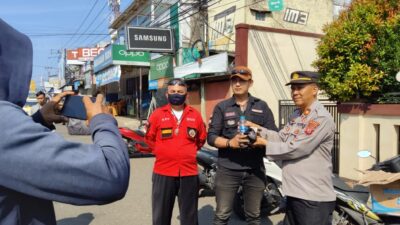 Kapolsek Banjaran Apresiasi Kegiatan Jum'at Berkah Yayasan Residivist Kapolsek Banjaran,Polsek Banjaran, Yayasan Anugerah Insan Residivist DPC Kabupaten Bandung, Jum'at Berkah, Air Minum Residivist, Kompol Heri Suryadi, Kanit Binmas Polsek Banjaran, Iptu Jajang, DPP Garda Gajah Putih,DPC Brigez Banjaran,Herman Billy